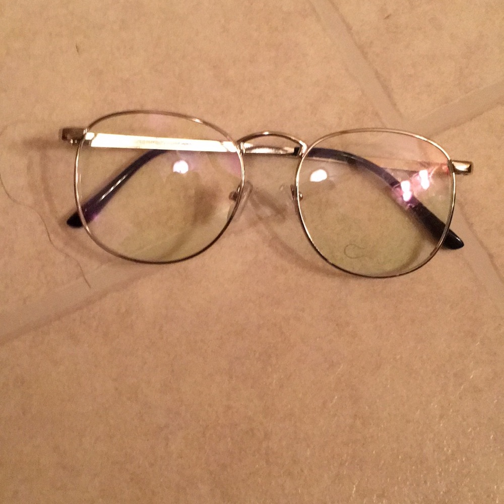 Clear lens fashion glasses